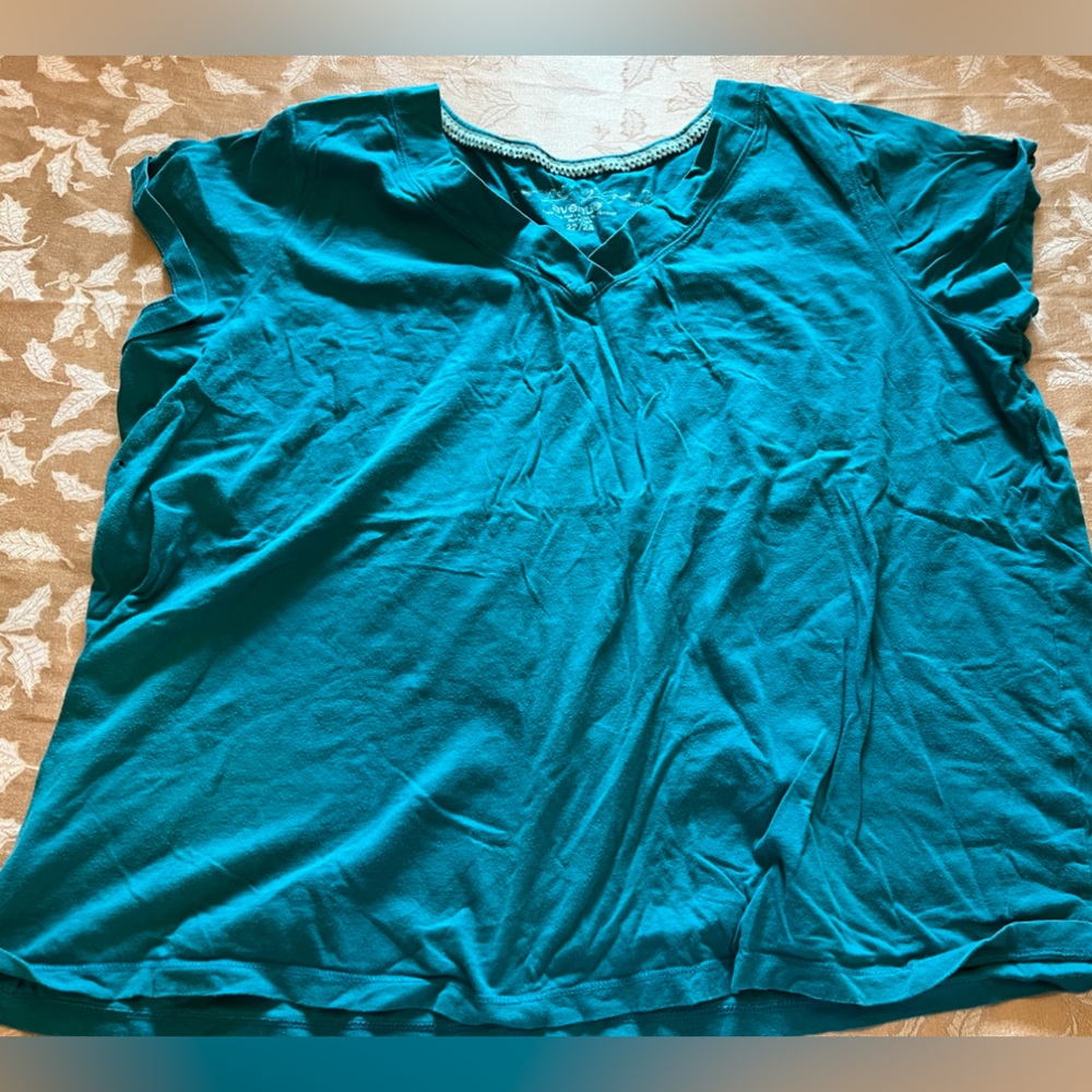 Avenue V-Neck Short Sleeve Tee Jade Green